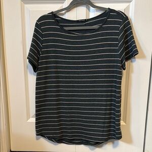 Pink Clover Daisee Green Button Back Knit Tee Stitch fix